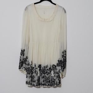 Future Paradise White Dress - Size 6 - Chic Long Sleeve Style